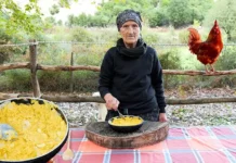 Μαγειρεύοντας όπως παλιά, την κουρκούτη της παράδοσης – Το φαγητό που κάποτε έσωσε ζωές (video)