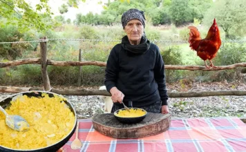 Μαγειρεύοντας όπως παλιά, την κουρκούτη της παράδοσης – Το φαγητό που κάποτε έσωσε ζωές (video)