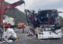 Τουρκία: Λεωφορείο έπεσε με μεγάλη ταχύτητα σε σταματημένο φορτηγό – Επτά νεκροί