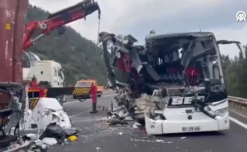 Τουρκία: Λεωφορείο έπεσε με μεγάλη ταχύτητα σε σταματημένο φορτηγό – Επτά νεκροί
