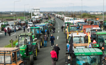Το Plan b της κυβέρνησης για να φύγουν οι αγρότες από τα μπλόκα πριν από τις γιορτές