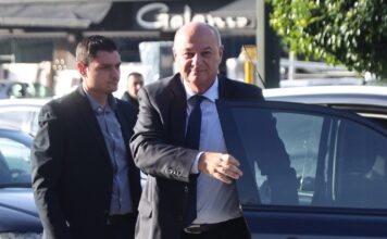 Ένταση και φωνές στη σύσκεψη για τους αγρότες στην Πειραιώς – «Υπάρχει σχέδιο και στρατηγική αρκεί να έρθουν οι αγρότες»