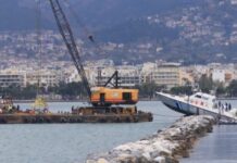 Βόλος: Στα βράχια έπεσε σκάφος του Λιμενικού – Σώα τα 4 μέλη του πληρώματος