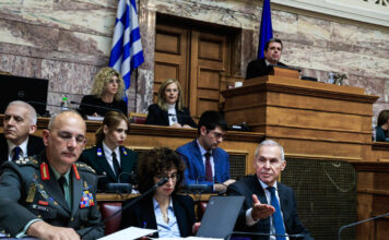 Επεισόδιο στη Βουλή ανάμεσα σε Καιρίδη και Δαβάκη: «Που είναι ο υπουργός; Προσβάλλει την Επιτροπή» – «Είσαι απαράδεκτος»