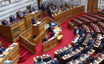 Πυρά της αντιπολίτευσης στην κυβέρνηση για τους αγρότες: Προσχηματική η πρόσκληση Μητσοτάκη για διάλογο