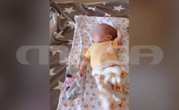 Θρίλερ με μωρό 5 μηνών που πέθανε στο κρεβάτι των γονιών του