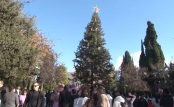 Σε κλίμα Χριστουγέννων ολόκληρη η χώρα – Εορτασμοί & ευχές