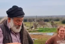 Δείτε βίντεο: Με δάκρυα στα μάτια αποχαιρετά κτηνοτρόφος τα 450 πρόβατά του, όλα ντόπιας ιστορικής φυλής