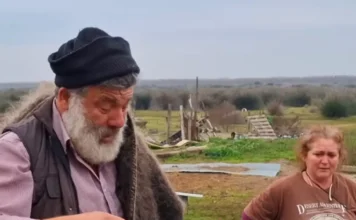 Δείτε βίντεο: Με δάκρυα στα μάτια αποχαιρετά κτηνοτρόφος τα 450 πρόβατά του, όλα ντόπιας ιστορικής φυλής