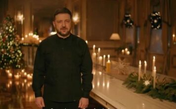 Οι ευχές Ζελένσκι για ειρήνη στην Ουκρανία & τα «καρφιά» στον Πούτιν