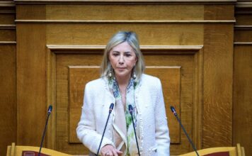 Την άρση ασυλίας για τη Ζέττα Μακρή ψήφισε η Βουλή