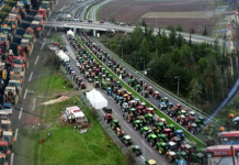 Αγρότες: Αυτοψία του MEGA στα μπλόκα των εθνικών οδών – Πώς διεξάγεται η κυκλοφορία