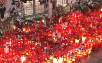 Θεσσαλονίκη: «Ράγισαν» καρδιές στην υποδοχή των σορών των 7 φιλάθλων του ΠΑΟΚ – Στην Ελλάδα και δύο από τους τραυματίες