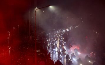 Ράγισαν καρδιές στην Τούμπα όπου έφτασαν με μηχανοκίνητη πορεία οι 7 νεκροί φίλαθλοι του ΠΑΟΚ