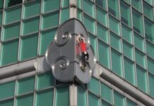 Ταϊβάν: Αναρριχητής σκαρφάλωσε χωρίς σκοινιά σε ουρανοξύστη