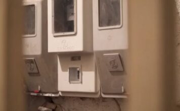 Κυψέλη: Εκτεθειμένα καλώδια υψηλής τάσης του ΔΕΔΔΗΕ – Χωρίς ρεύμα για μέρες η περιοχή