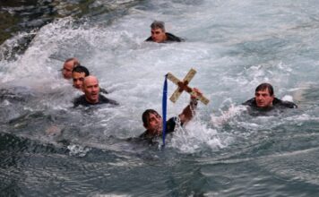 Θεοφάνια με κατάνυξη & μεγαλοπρέπεια σε όλη τη χώρα