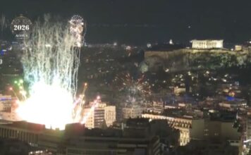 Φαντασμαγορικό σόου, πυροτεχνήματα και πάρτι στην αλλαγή του χρόνου σε Αθήνα και Πειραιά