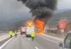 Ιωάννινα: Φορτηγό με πλαστικά παραδόθηκε στις φλόγες στην Εγνατία Οδό (βίντεο)