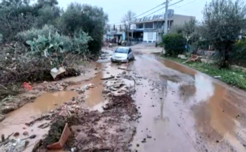 Κακοκαιρία: Εικόνες καταστροφής σε Άνω Γλυφάδα και Βάρη