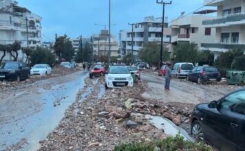 Γλυφάδα: Φόβος & αγωνία για τη νέα κακοκαιρία – Προετοιμάζονται οι κάτοικοι