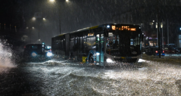 Χάος σε κεντρικούς δρόμους της Αθήνας από την κακοκαιρία – Απίστευτες καταστροφές σε Βάρη, Ωρωπό & Ασπρόπυργο