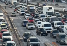 Κηφισός: Κυκλοφοριακό χάος 16 χιλιομέτρων λόγω τροχαίου μεταξύ φορτηγών