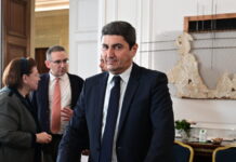 ΠΑΣΟΚ και ΣΥΡΙΖΑ κατά κυβέρνησης για την τοποθέτηση Αυγενάκη σε αγροτικό φορέα στην Κρήτη