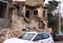 Εγκαταλελειμμένο κτίριο στον Πειραιά έπεσε λόγω της βροχής