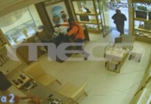 Χαλκιδική: Η στιγμή της ληστείας σε κοσμηματοπωλείο από τους «Ροζ Πάνθηρες» – MEGA ντοκουμέντο