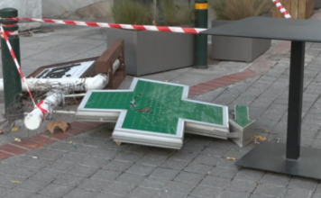 Κυψέλη: «Σταυρός» φαρμακείου έπεσε πάνω σε 16χρονη – Στο Live News ο πατέρας της