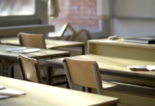 Σέρρες: «Χειροπέδες» σε καθηγήτρια που φίμωσε με χαρτοταινία και έδεσε 13χρονο μαθητή – Τι υποστήριξε η ίδια