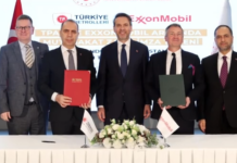 Μνημόνιο συνεργασίας με τη θυγατρική της ExxonMobil για έρευνες στη Μεσόγειο ανακοίνωσε ο Τούρκος υπουργός Ενέργειας
