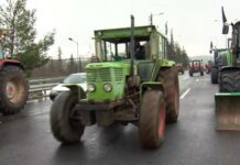 Αποφασίζουν οι αγρότες των μπλόκων για τις κινητοποιήσεις τους μετά τη συνάντηση με τον πρωθυπουργό