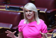 Αποχώρησε ο Λαζαρίδης μετά τις δηλώσεις Τζάκρη περί «αλητείας της ΝΔ» για την Καρυστιανού – Ένταση στον «αέρα»