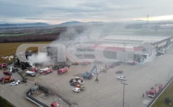 «Βιολάντα»: Τα αίτια της έκρηξης στο εργοστάσιο αναζητούν οι Αρχές – Θρήνος για τα θύματα