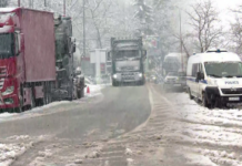 Κακοκαιρία: Πυκνό χιόνι, τσουχτερό κρύο και παγετός – «Μάχη» για να κρατηθούν ανοιχτοί οι δρόμοι