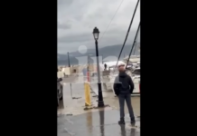 Τραγωδία στο Άστρος: Η στιγμή που λιμενικός παρασύρεται από τα ορμητικά νερά – Βίντεο ντοκουμέντο in