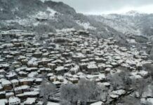 Σε κλοιό χιονιά με πολικές θερμοκρασίες σε όλη τη χώρα