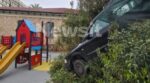 Καισαριανή: Οδηγός αυτοκίνητου έχασε τον έλεγχο και διέλυσε παιδική χαρά – Δεν σημειώθηκε τραυματισμός