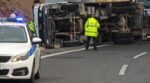 Απορριμματοφόρο ανετράπη στην περιφερειακή Αιγάλεω