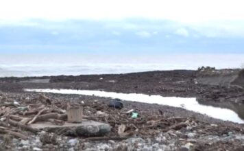 Η κακοκαιρία «βύθισε» τα παράλια της Λάρισας