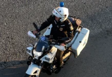 Άγριος καβγάς μεταξύ οδηγών στην Αχαρνών για την προτεραιότητα -Τον χτύπησε με το κράνος και απάντησε με μαχαίρι