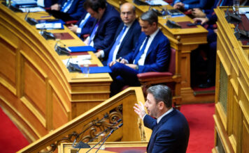 Live: Ανδρουλάκης σε Μητσοτάκη στη Βουλή για τις υποκλοπές: «Εμπιστεύομαι τη δικαιοσύνη όσο την εμπιστευόσασταν εσείς επί πρωθυπουργίας Τσίπρα»