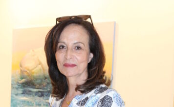 Η Άννα Διαμαντοπούλου χορεύει το ζεϊμπέκικο «Πρώτη φορά» και εύχεται «καλές Απόκριες»