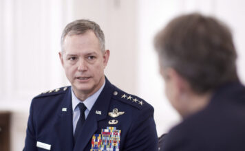 Συνάντηση Μητσοτάκη με τον SACEUR στο Μαξίμου, έμφαση στη συμβολή της Ελλάδας στη συλλογική άμυνα του ΝΑΤΟ