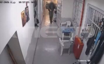 Φυλακές Δομοκού: Καρέ καρέ όσα διαδραματίστηκαν πριν τη δολοφονία του ισοβίτη μέσα στο αρχιφυλακείο – Βίντεο ντοκουμέντο