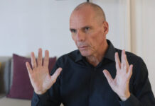 Ο Γιάνης Βαρουφάκης σχολιάζει τη δίωξη για ecstasy: «Δεν έχει σχέση με τα ναρκωτικά ή τον νόμο»