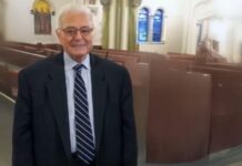 «Τον είδα να κάθεται στο μπροστινό τραπεζάκι με τον επιστάτη του…» – Γείτονας του Κώστα Γρεβενίτη μιλά στο Τούνελ