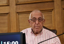 Νικήτας Κακλαμάνης: Η Βουλή προσλαμβάνει παιδί 12μελους οικογένειας που εργάζεται για να πληρώνει το μεταπτυχιακό του